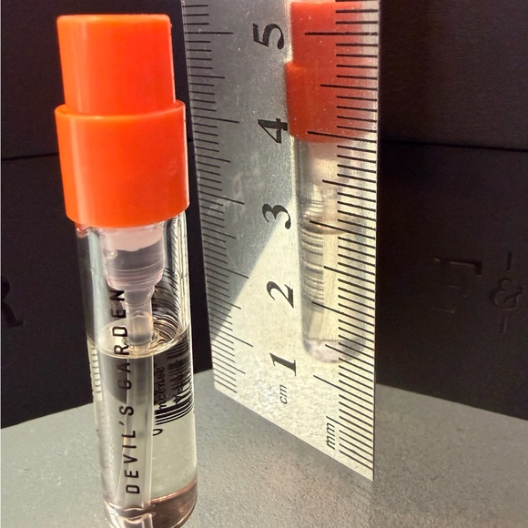 Fulton & Roark Sample Discovery Set – 5 Scents - Picture 2 of 10